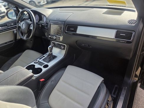 Used 2017 Volkswagen Touareg Wolfsburg Edition image 24