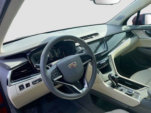 Used 2024 Cadillac XT6 Premium Luxury w/ Technology Package image 9