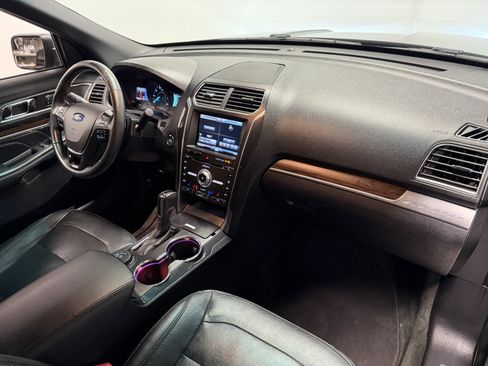 Used 2016 Ford Explorer Limited image 19