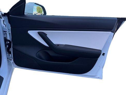 Used 2020 Tesla Model 3 Standard Range Plus image 14