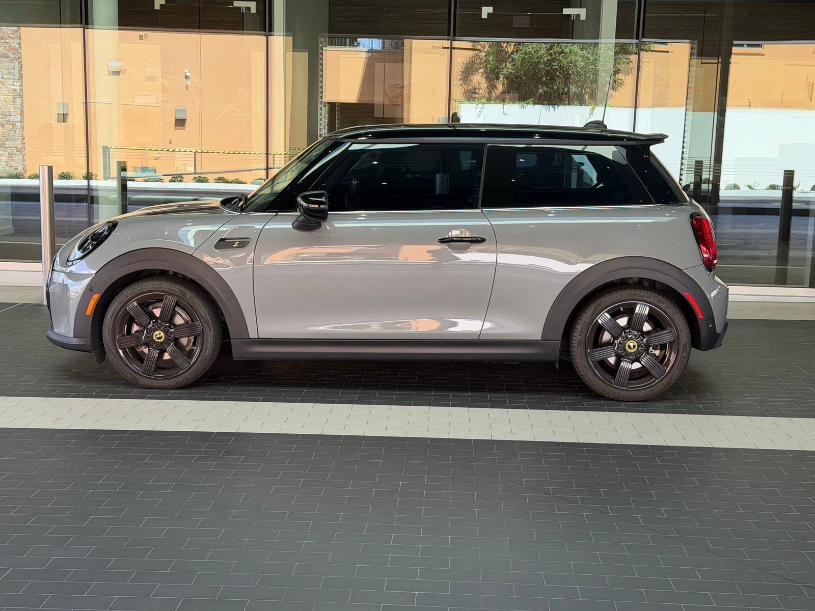 Used 2023 MINI Cooper SE FWD image 9
