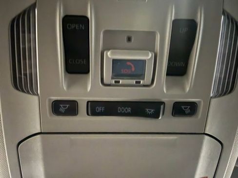 Used 2021 Toyota Highlander Limited image 28