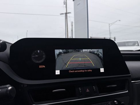 Used 2023 Lexus ES 300h w/ Luxury Package image 15