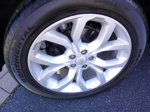 Used 2018 Land Rover Discovery Sport HSE image 18