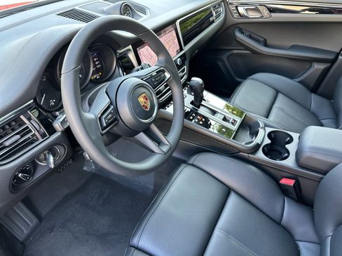 Used 2026 Porsche Macan image 4