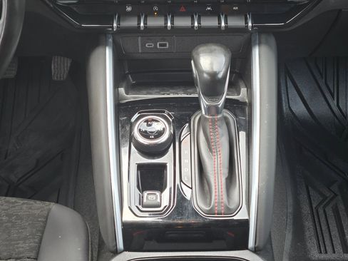 Used 2025 Chevrolet Colorado Z71 image 16