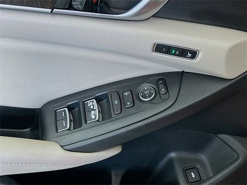 Used 2018 Honda Accord Touring image 18