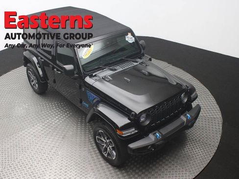 Used 2024 Jeep Wrangler Unlimited AWD/4WD image 3