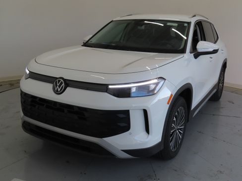 New 2025 Volkswagen Tiguan S image 9