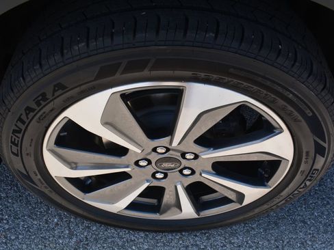 Used 2024 Ford Escape Platinum AWD/4WD image 24
