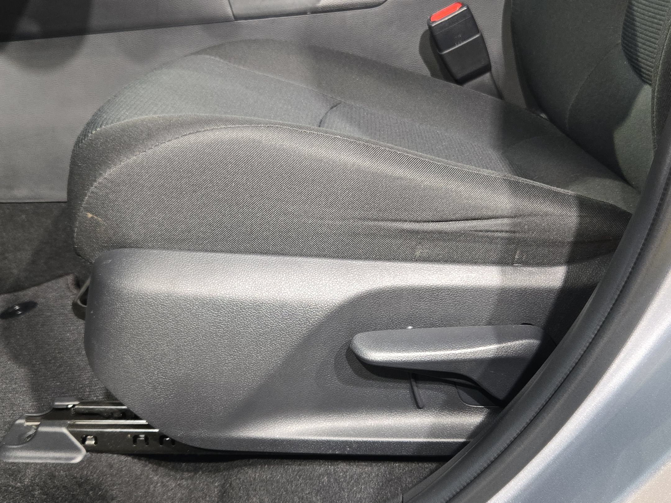 Certified 2025 Toyota RAV4 LE FWD image 22