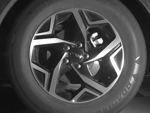 Used 2025 Kia Sportage LX FWD image 17