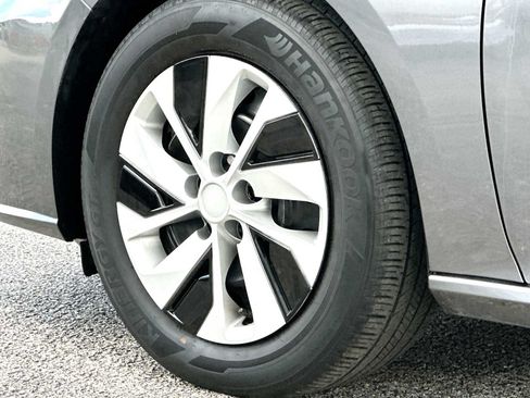 Used 2024 Nissan Altima 2.5 S FWD image 11