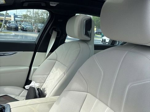 Used 2023 BMW i7 xDrive60 AWD/4WD image 4