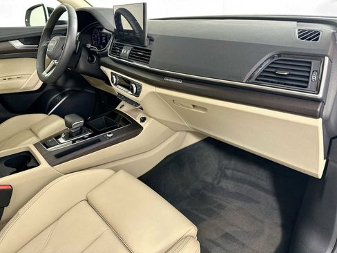 Used 2024 Audi Q5 e Premium w/ Convenience Package image 28