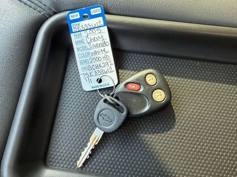 Used 2005 Chevrolet Silverado 2500 LS w/ Heavy-Duty Power Package image 11