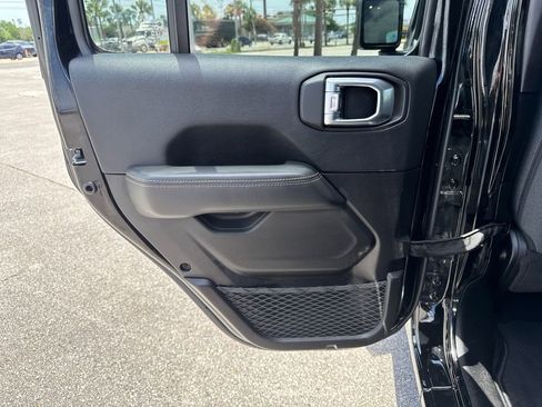 Used 2025 Jeep Wrangler Unlimited Sahara AWD/4WD image 13