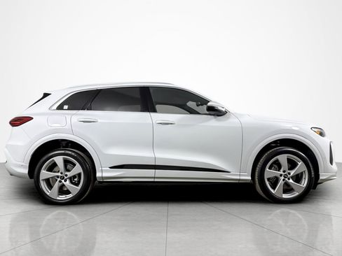 Used 2025 Audi Q5 Premium Plus w/ Premium Plus AWD/4WD image 6