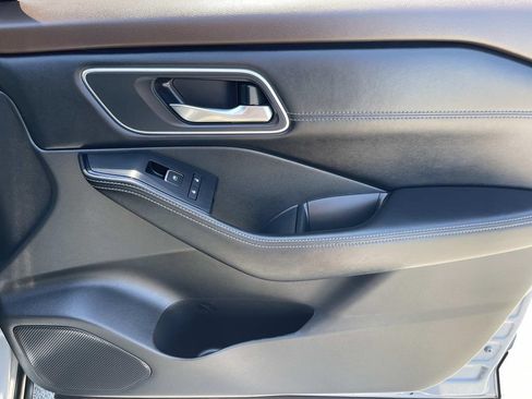 Used 2023 Nissan Rogue Platinum FWD image 33