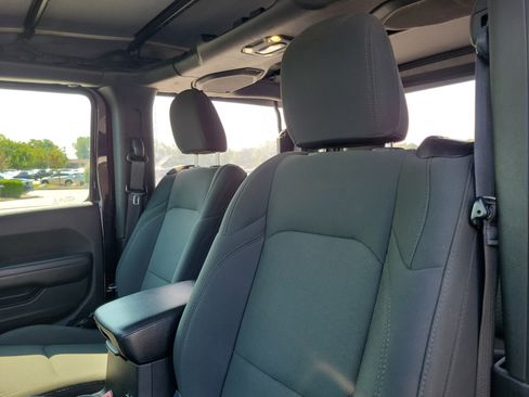 Used 2019 Jeep Wrangler Sport image 15