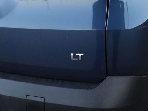 Used 2023 Chevrolet Traverse LT FWD image 36