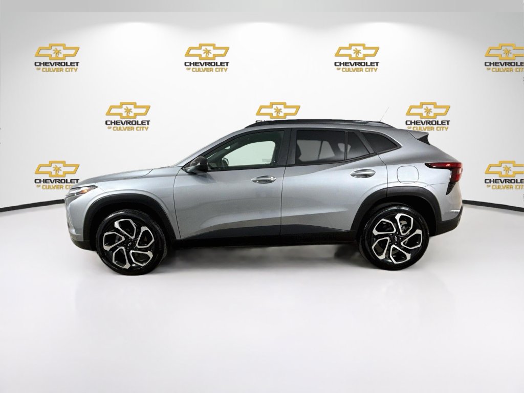 Used 2024 Chevrolet Trax RS w/ Sunroof Package FWD image 5
