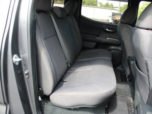 Used 2019 Toyota Tacoma TRD Sport AWD/4WD image 40
