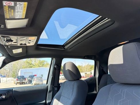 Used 2017 Toyota Tacoma TRD Off-Road w/ Premium & Technology Package image 22