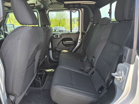 Used 2022 Jeep Gladiator Sport AWD/4WD image 10
