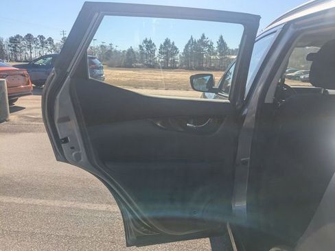 Used 2022 Nissan Rogue Sport SV image 24