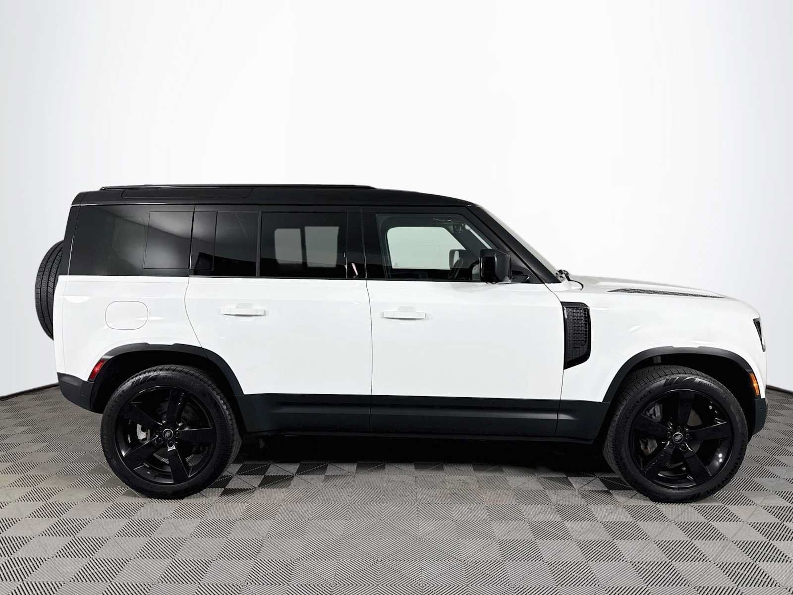 Certified 2024 Land Rover Defender 110 S AWD/4WD image 4