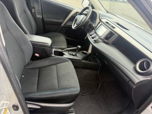 Used 2015 Toyota RAV4 LE AWD/4WD image 14