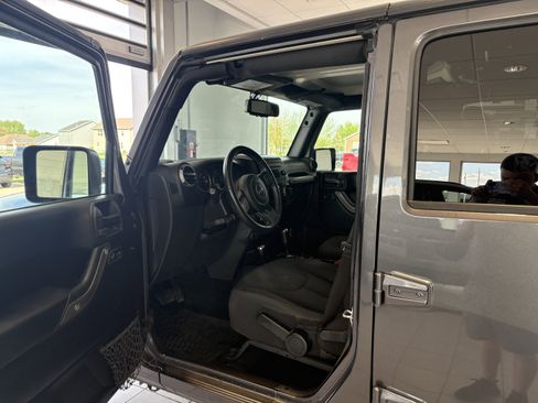 Used 2018 Jeep Wrangler Unlimited Sport S AWD/4WD image 9