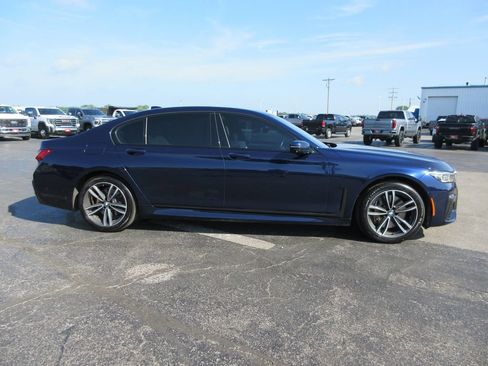 Used 2020 BMW 745e xDrive AWD/4WD image 5