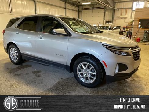 Used 2022 Chevrolet Equinox LT w/ Driver Convenience Package image 7