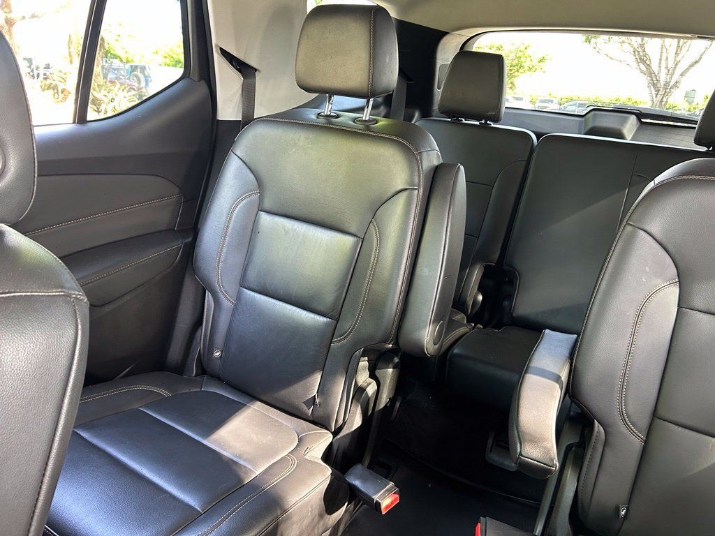 Used 2021 Chevrolet Traverse RS FWD image 13