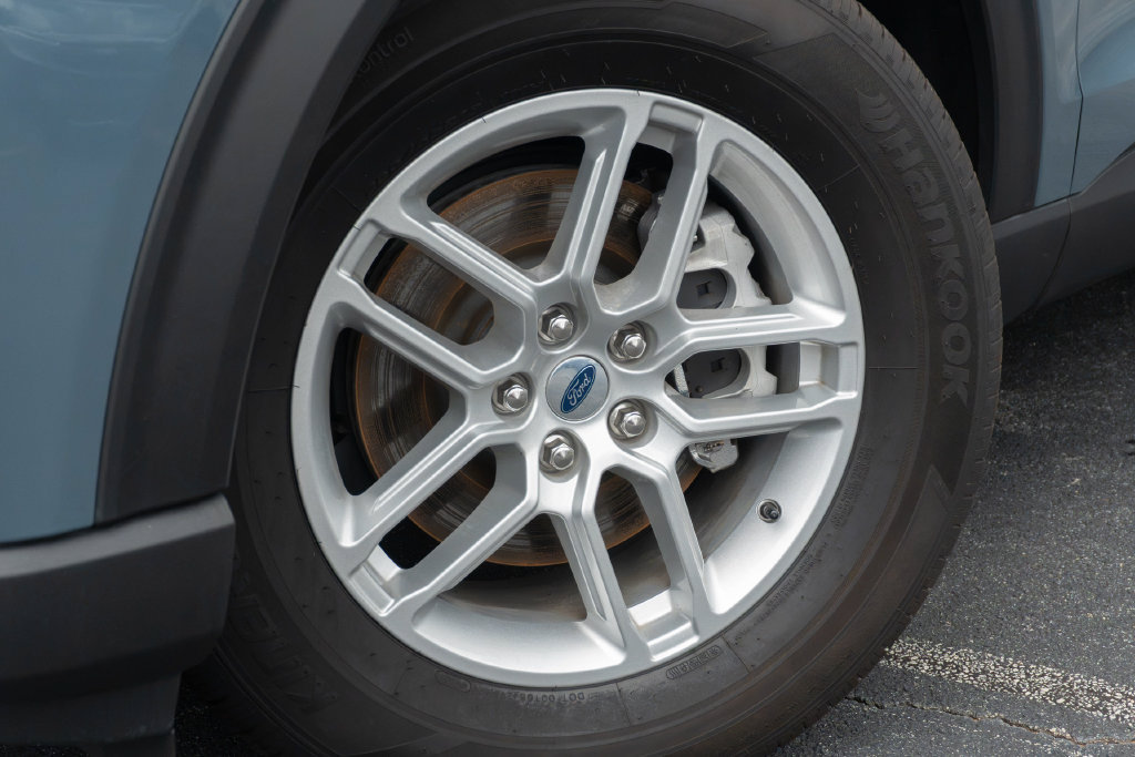 Used 2025 Ford Explorer Active RWD image 2