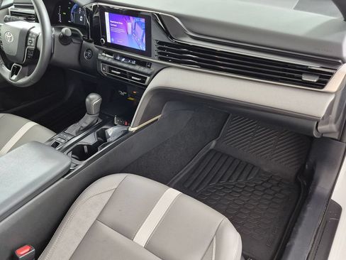 Used 2025 Toyota Camry SE FWD image 29