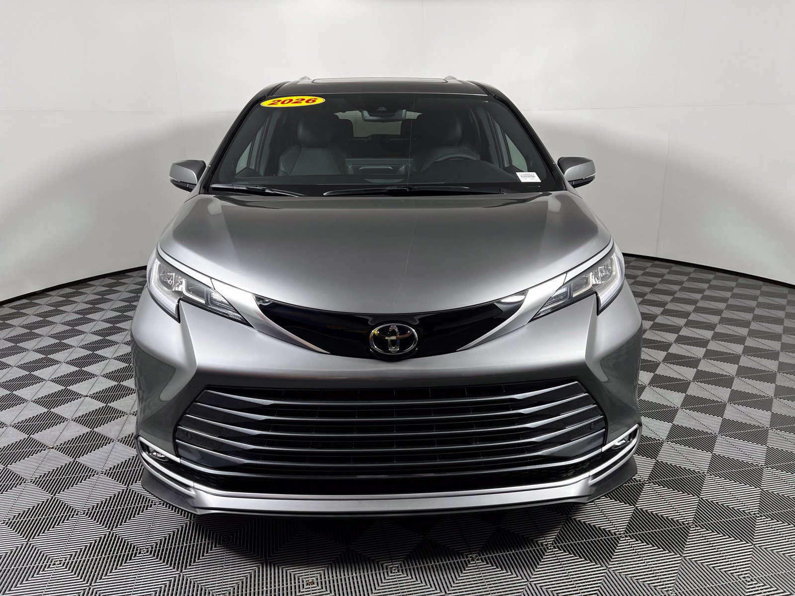 Used 2026 Toyota Sienna Limited FWD image 2