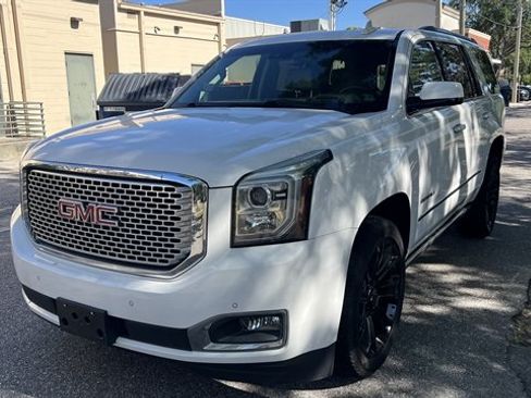 Used 2015 GMC Yukon Denali w/ Premium Package AWD/4WD image 7