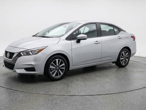 Used 2025 Nissan Versa SV image 3