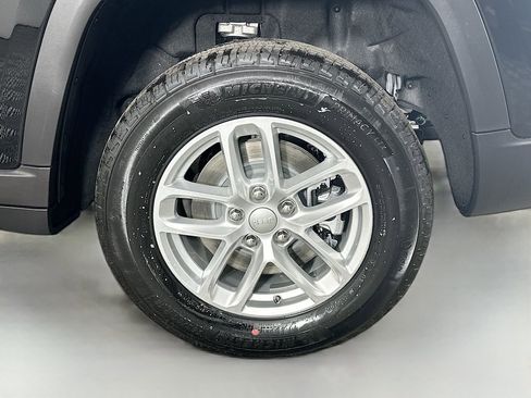 New 2026 Jeep Grand Cherokee L Laredo image 17