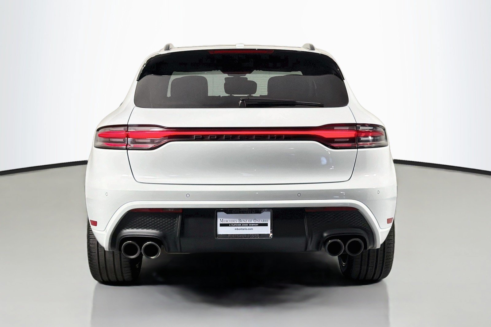 Used 2023 Porsche Macan AWD/4WD image 3