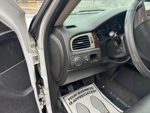 Used 2011 GMC Yukon Denali image 18