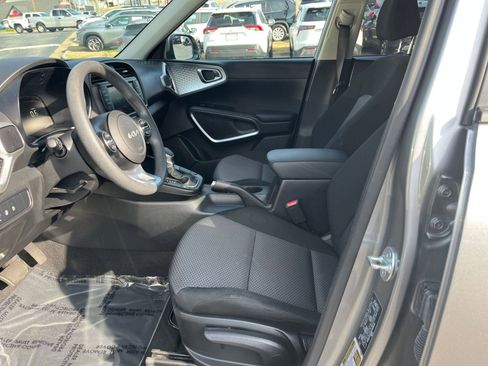 Used 2025 Kia Soul LX w/ LX Technology Package image 21