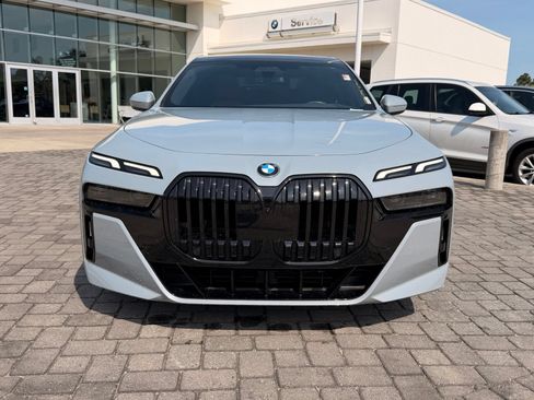 Used 2023 BMW 760i xDrive AWD/4WD image 6