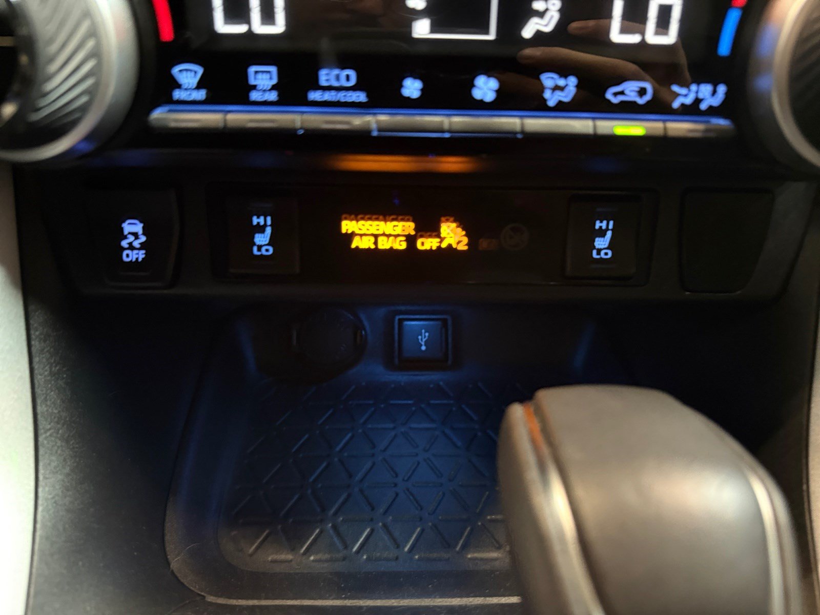 Used 2020 Toyota RAV4 XSE w/ XSE Grade Weather Package AWD/4WD image 26