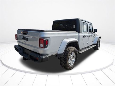 Used 2022 Jeep Gladiator Sport image 4