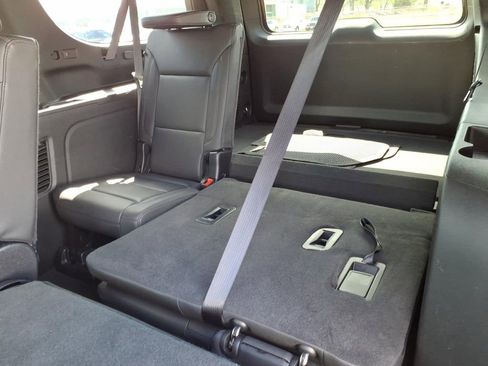 Used 2025 Chevrolet Suburban Z71 image 22