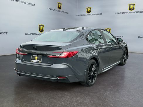 Used 2025 Toyota Camry SE image 5